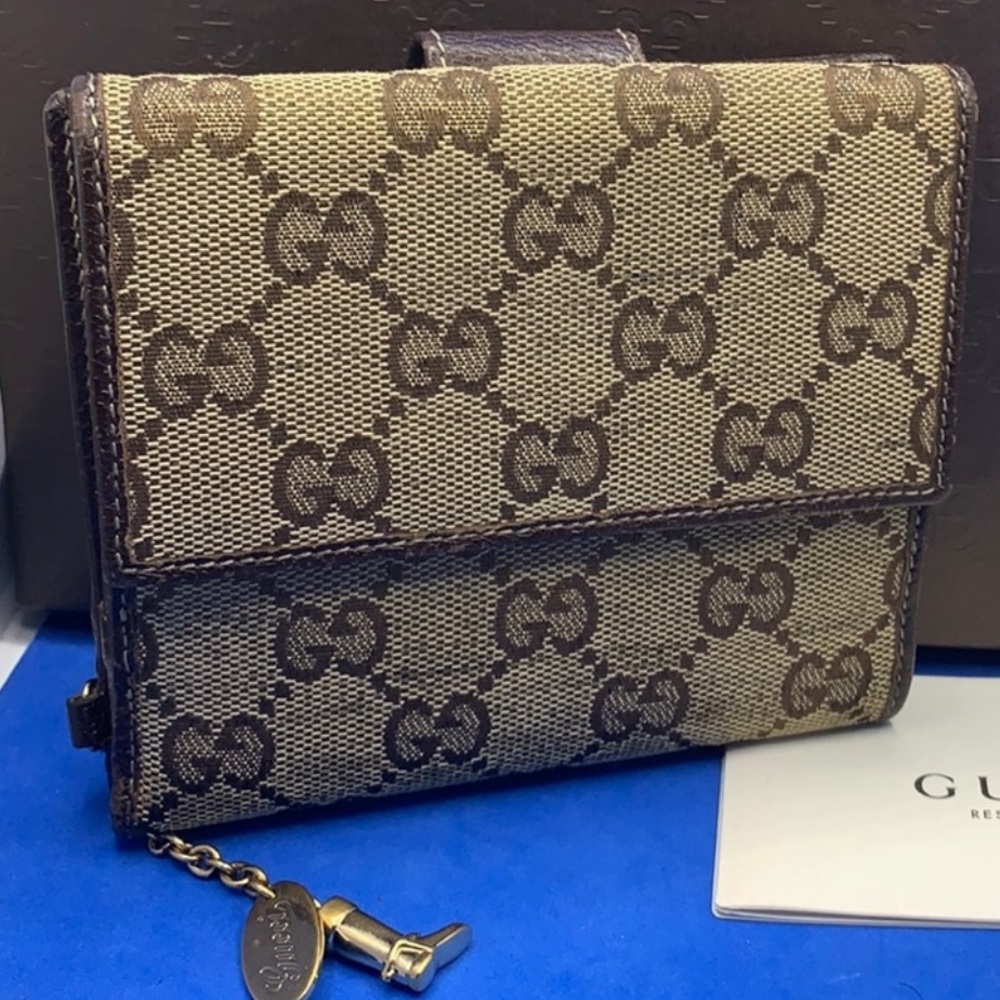 Gucci wallet- used